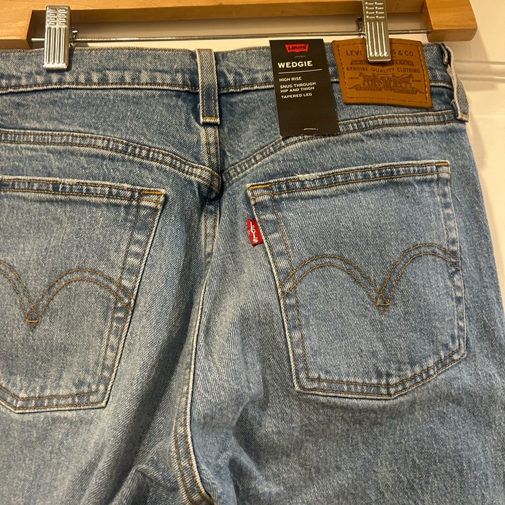 Levi’s light wash wedge Denim Jeans size 28 - Picture 4 of 4